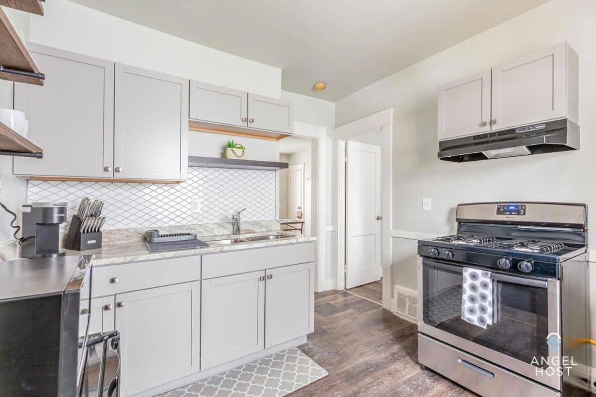 Newly Remodeled Apt, South Hills Old Brooklyn Area Cleveland Exterior foto